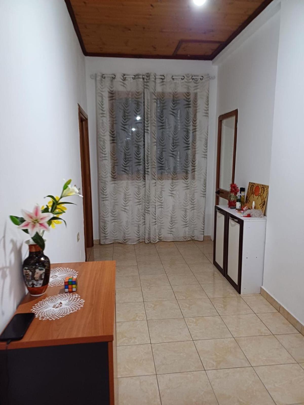 Karaj Apartament *